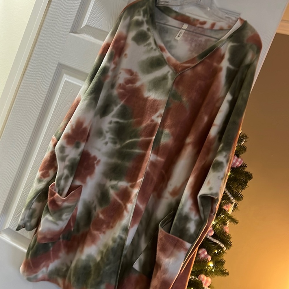 3x soft and cozy tunic . never worn . nonsmoking home.